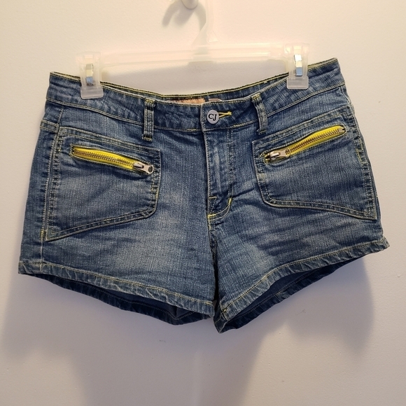 Y2K Crest Jeans Denim Shorts Jorts Yellow Stiching Size 9/10 Juniors EUC - Picture 1 of 8